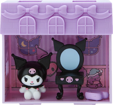 Sanrio-Figur Kuromi als Spielzeugfigur in ihrem Haus.